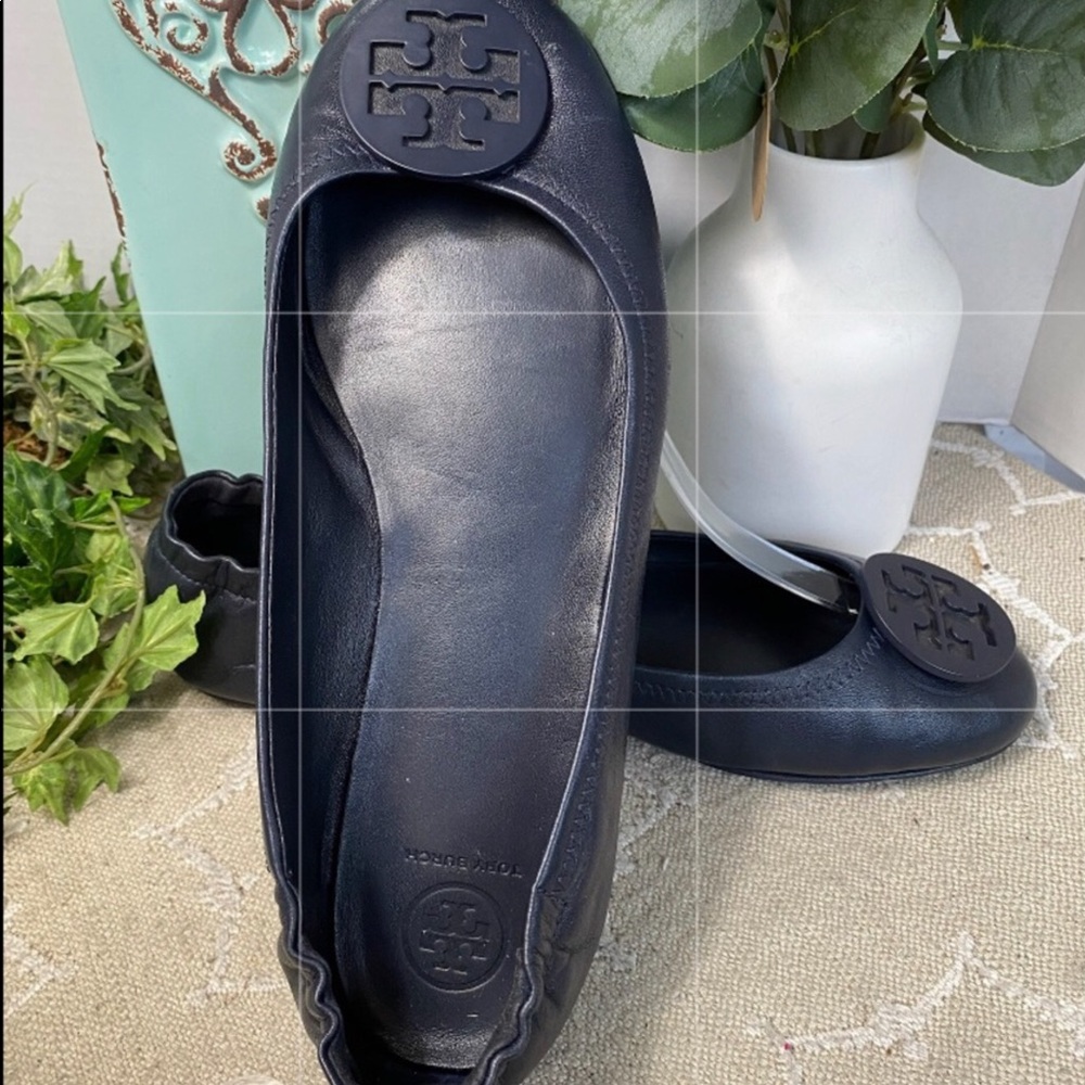 TORY BURCH Navy Blue Logo Pack and Go Minnie Flats. Size 10